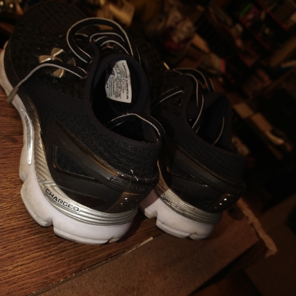Under Armour shoes size 6.5 Black and white - Picture 4 of 5
